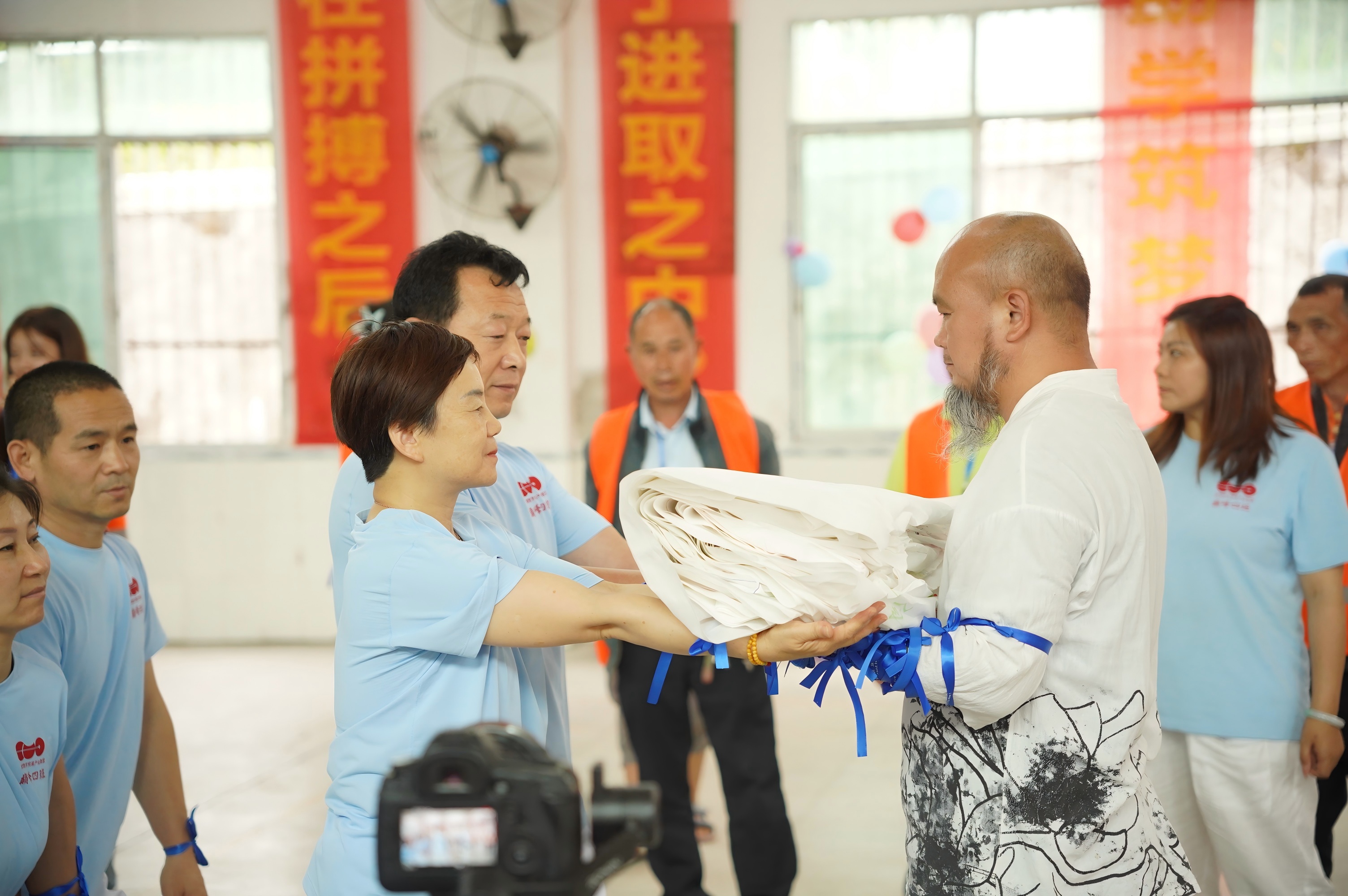 跨越山海，让心与心相连